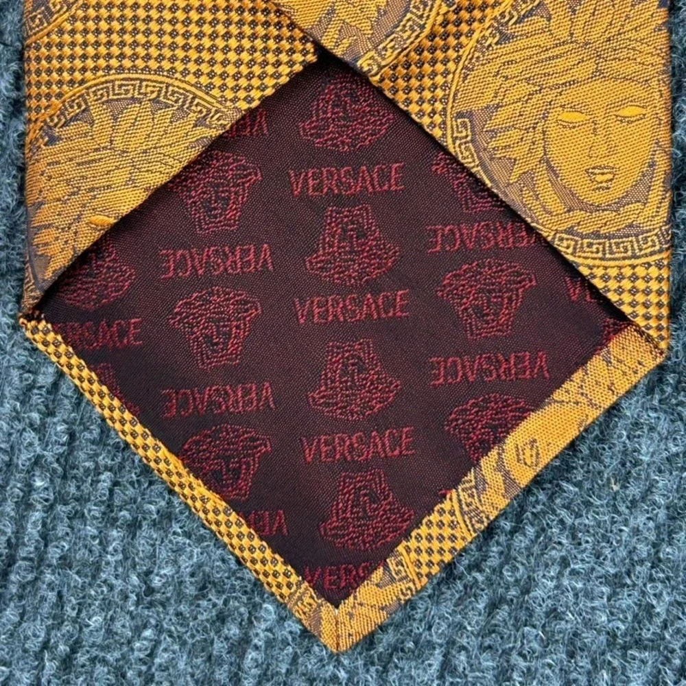 GIANNI VERSACE Vintage Gold Blue Silk Tie‎ Medusa Head Medallion Print 58 X 3.5